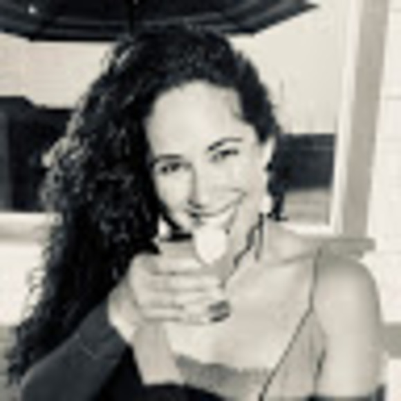 Meet your Posher, Malia - Picture 1 of 1